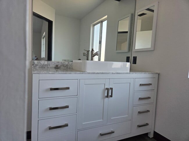 Photo - 4728 Katrina Pl