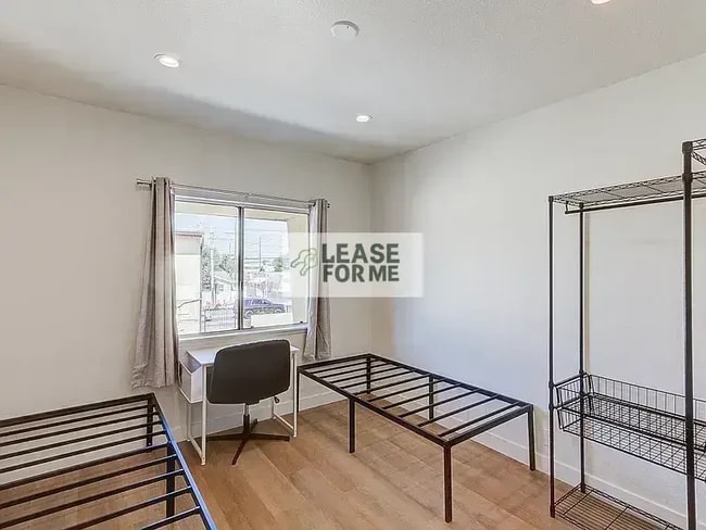 Photo - 1281 W 38th St Unit 38th