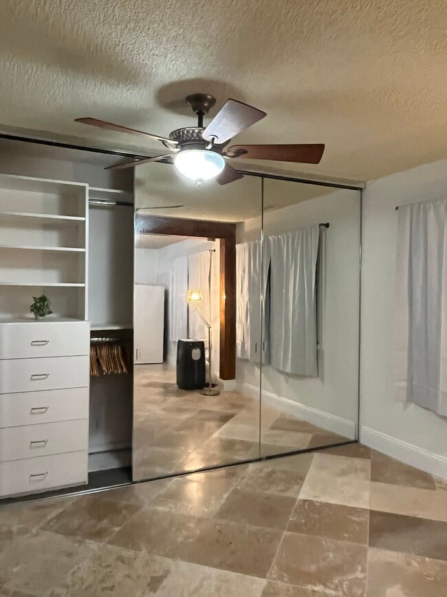 Photo - 22837 Vose St