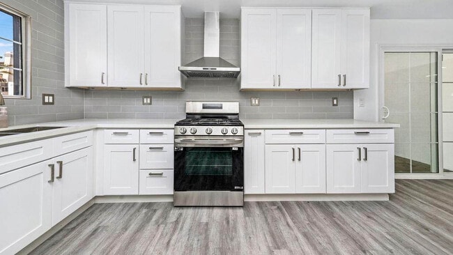 Beautifully updated kitchen - 2323 Harriman Ln
