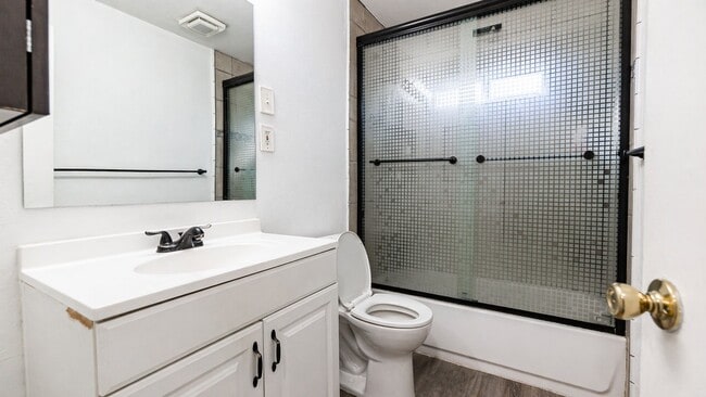 Photo - 892 Vassar St