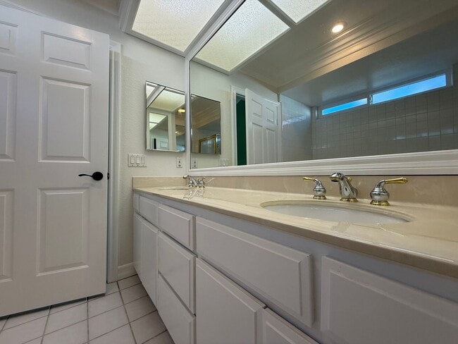 Photo - Spacious End-of-Culdesac 4-bed, 2.5-bath Home with Private Sparkling Pool & Spa