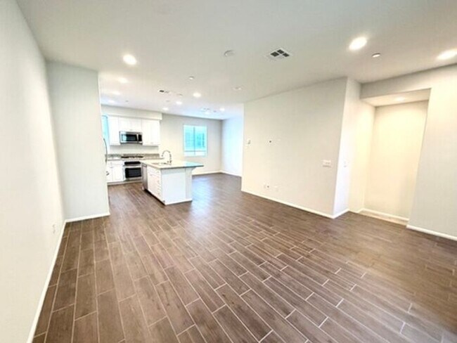 Photo - Luxury Townhome for Lease in Rancho Cucamonga