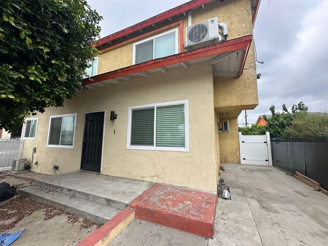 Completely Renovated 2 Bed + 2 Bath House ... - Completely Renovated 2 Bed + 2 Bath House ... Unit 1