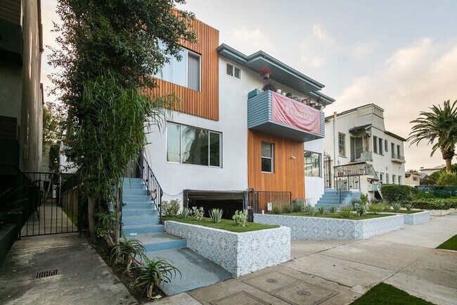 Building Photo - 921 N Gardner St Unit Apt. 2