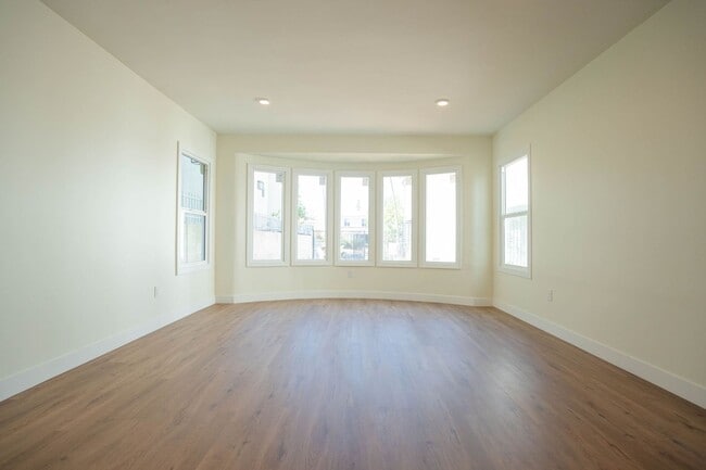 Building Photo - 1038 Westmoreland Ave Unit 4