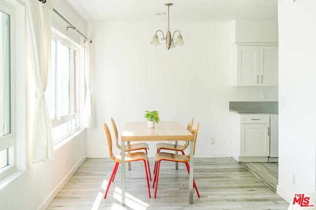 Photo - 10823 Camarillo St