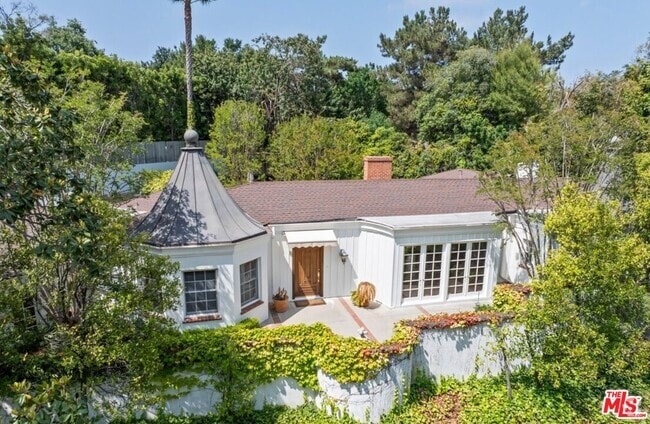 Building Photo - 10711 W Sunset Blvd Rental