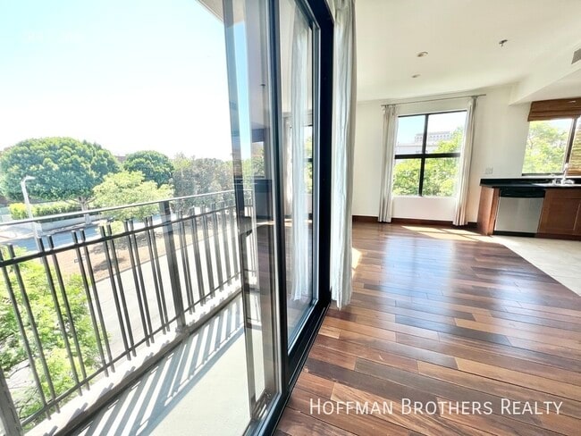 Photo - 8813 Burton Way Unit 308