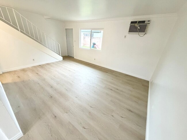 Photo - M 1st Unit C