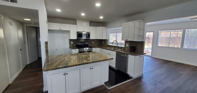 Photo - 2886 Cagayan Ave