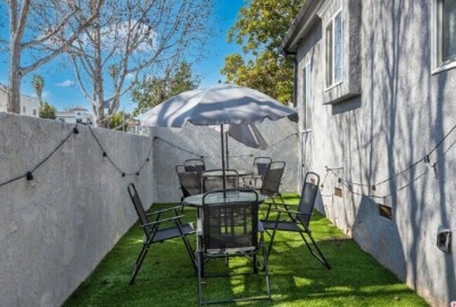 Photo - PRIVATE HOUSE.. POOL.  3 Bedroom + 2 Bath. In UNIT WASHER / DRYER