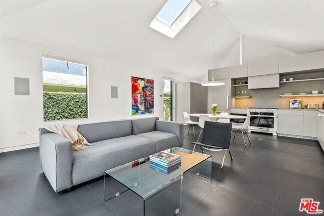 Photo - 1527 Cabrillo Ave