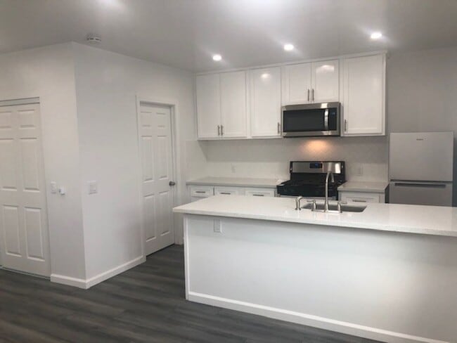 Building Photo - SCOTT 110-112 Unit 110-A