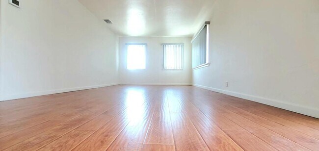 Photo - 8422 Wells St