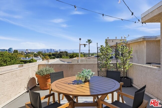 Building Photo - 12321 Ocean Park Blvd Unit 18