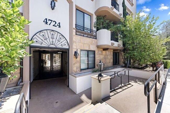 Building Photo - Modern 3 Bed, 2 Bath Condo for Lease – 1,320 Sq Ft – Prime Sherman Oaks Location
