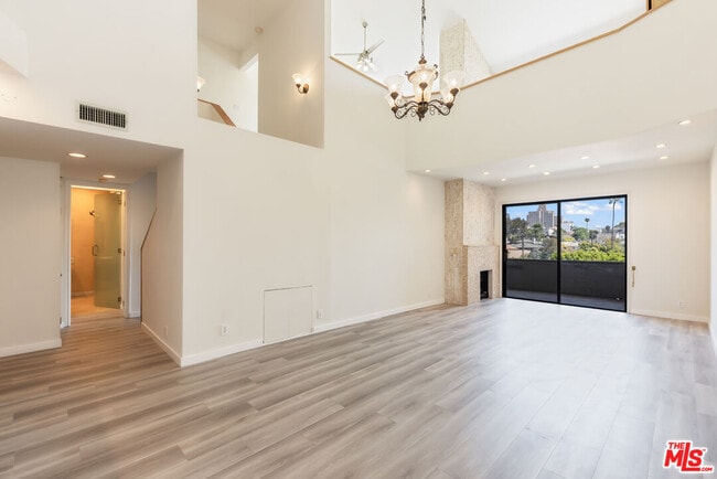 Building Photo - 2324 S Beverly Glen Blvd Unit 305
