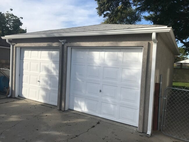 Single car garage - 6980 Adams Ave