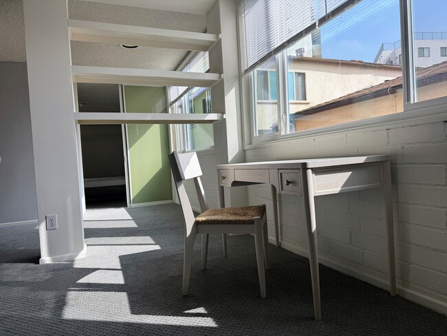 Photo - 540 Kelton Ave Unit 204