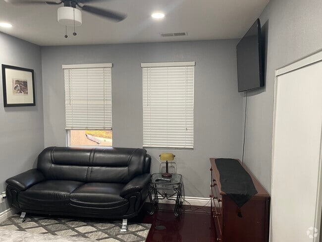 Building Photo - 16868 Ridge Cliff Dr Unit D Rental