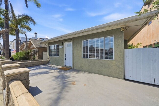 Photo - 126 E Balboa Blvd Unit 126 East Balboa