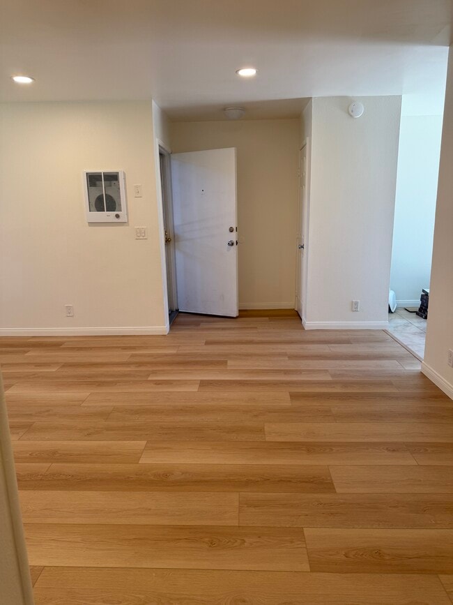 Living are / front door. - 4475 Dale Ave Unit Westwood Village