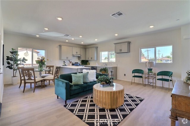 Building Photo - 1630 W Mission Blvd Unit 101 Rental
