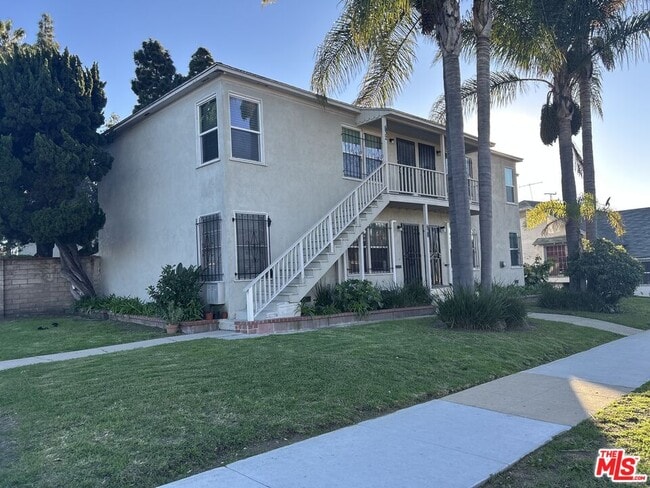 Building Photo - 626 E Fairview Blvd Unit 4