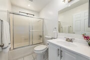 1BR, 1BA - 625SF - Bathroom - 142 S Normandie Ave