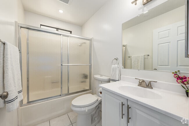 1BR, 1BA - 625SF - Bathroom - 142 S Normandie Ave