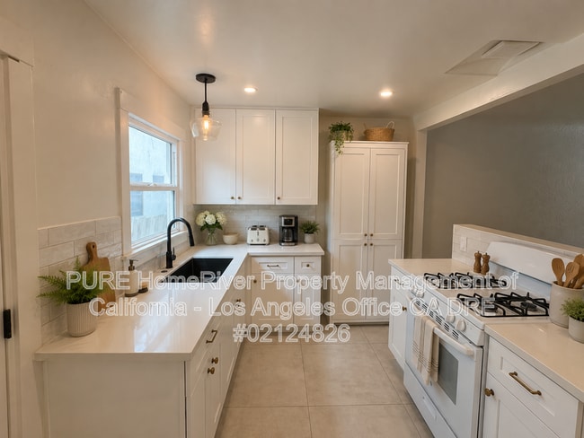 Photo - 629 W 23rd St