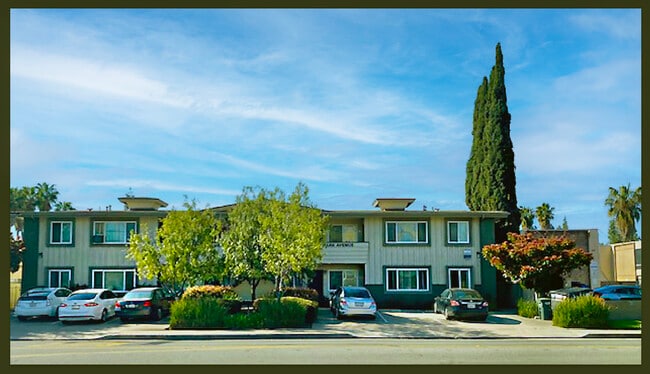 Building Photo - 487 E Park Ave Unit 487 East Park Avenue