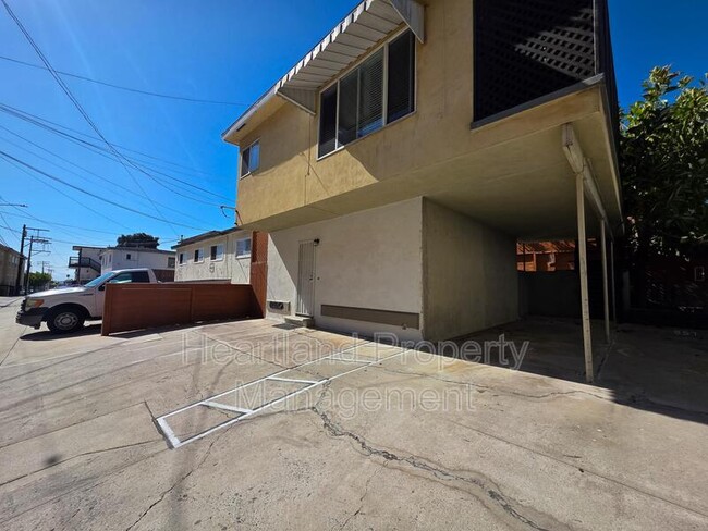 Building Photo - 855.5 Agate St Rental