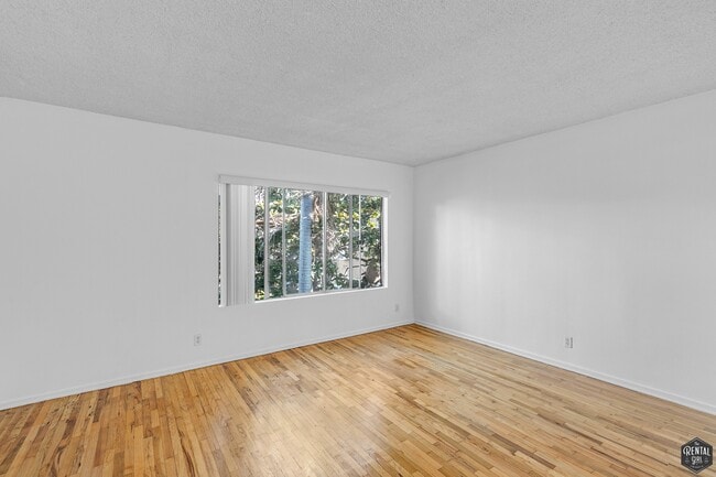 Photo - 1627 S Bundy Dr Unit 1