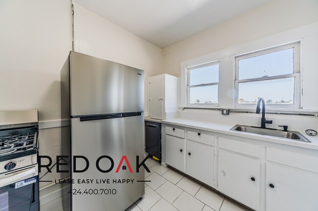 Photo - 1026 W 22nd St Unit 14