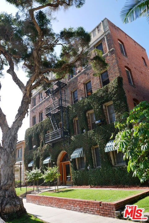 Photo - 611 Cloverdale Ave Unit 305