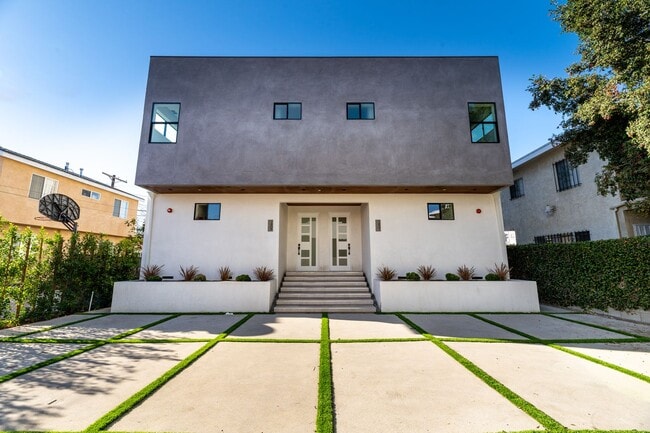 Photo - Longwood Unit 1805 S Longwood St., Los Angeles, CA  - House