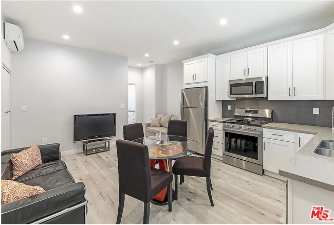 Building Photo - 420 W Century Blvd Unit 420 S. Citrus Avenue. Rental