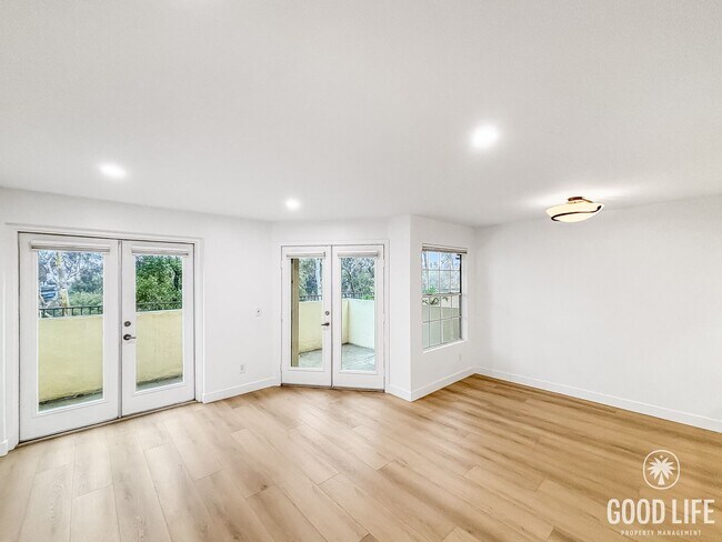 Photo - Charming 2BD/2BA Condo in Hillcrest W/ W/D...