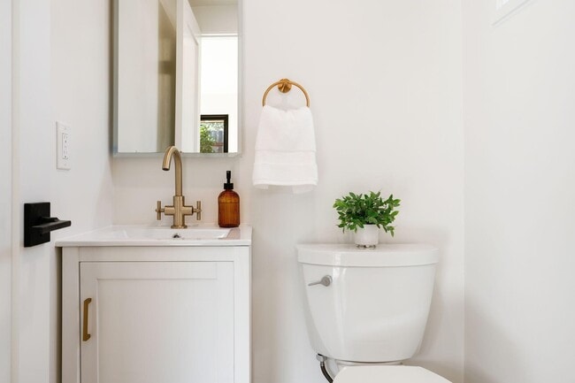 Photo - 340 Woodley Ct