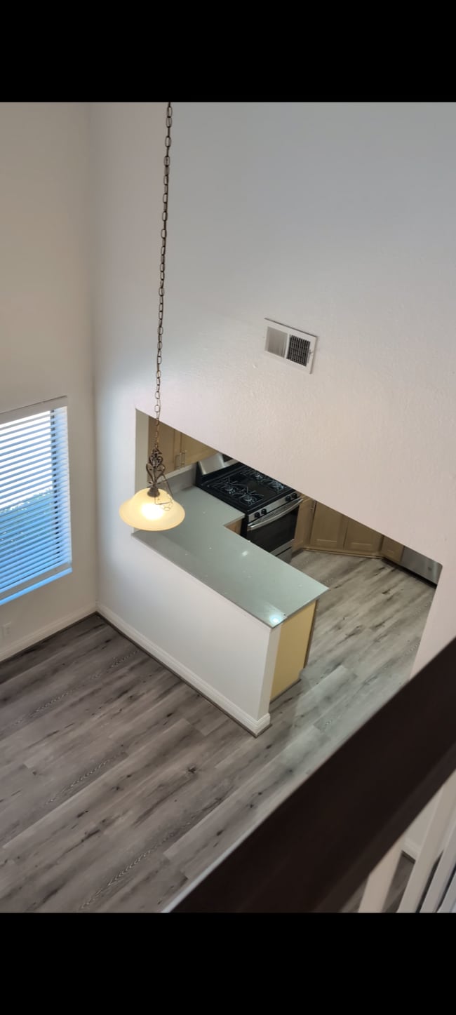 Building Photo - 675 Woodcrest Dr Unit 675 Woodcrest Drive  B