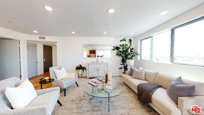 Building Photo - 1143 Glenville Dr Unit 303 Rental