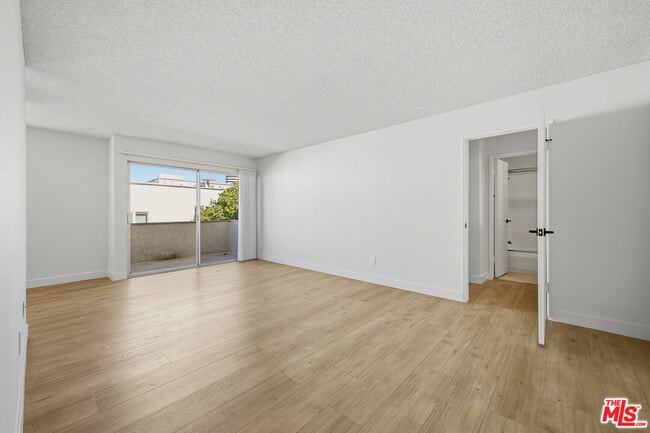 Photo - 1352 S Carmelina Ave Unit 311