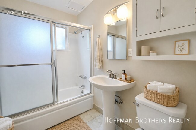 Photo - 1220 N Harper Ave Unit 4