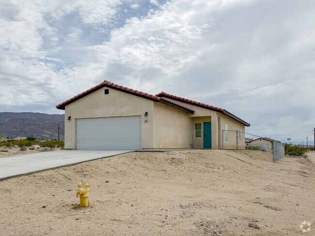 Building Photo - 29 Palms Home with Solar