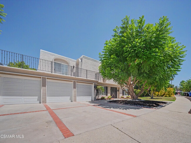 Photo - 22777 Brenford St