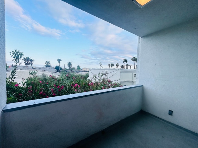 Photo - 1137 11th St Unit 203