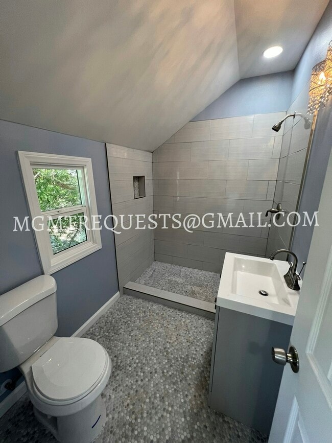 Photo - 1025 S Victoria Ave Unit B