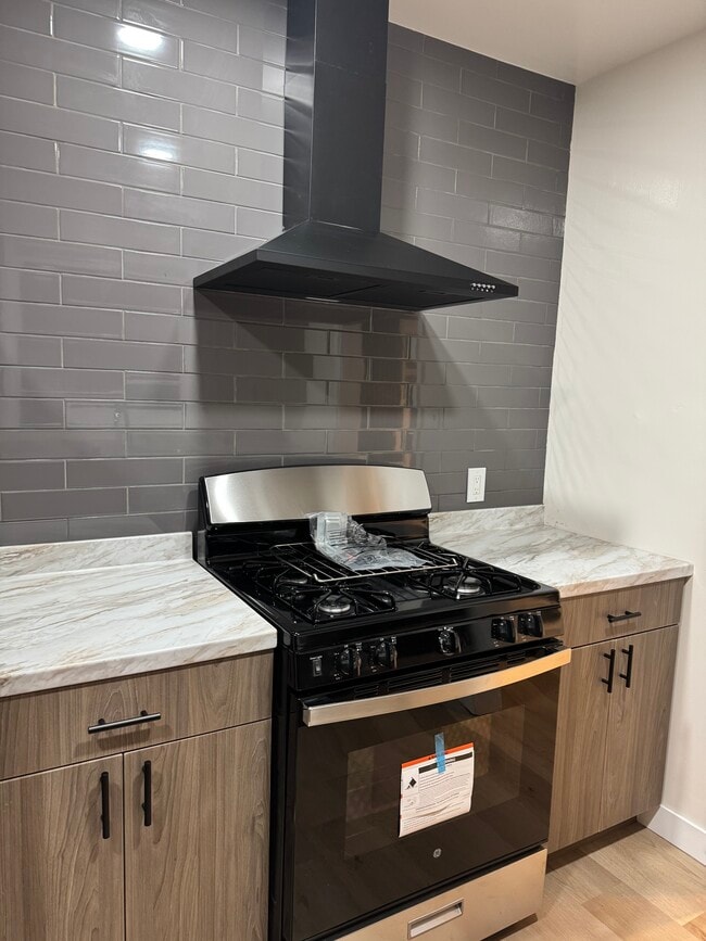 Photo - 13345 Burbank Blvd